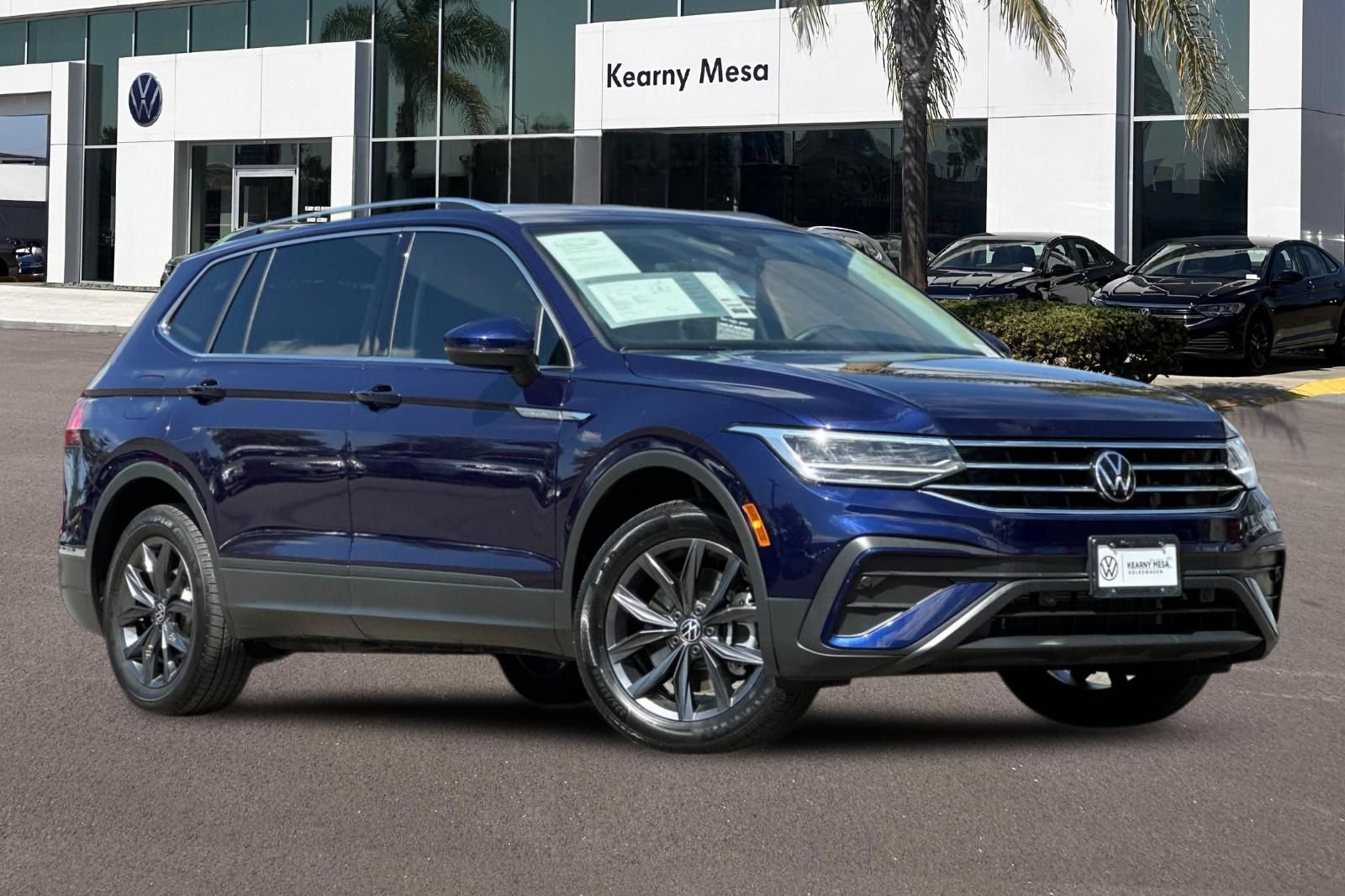 Used 2023 Volkswagen Tiguan SE FWD image 2
