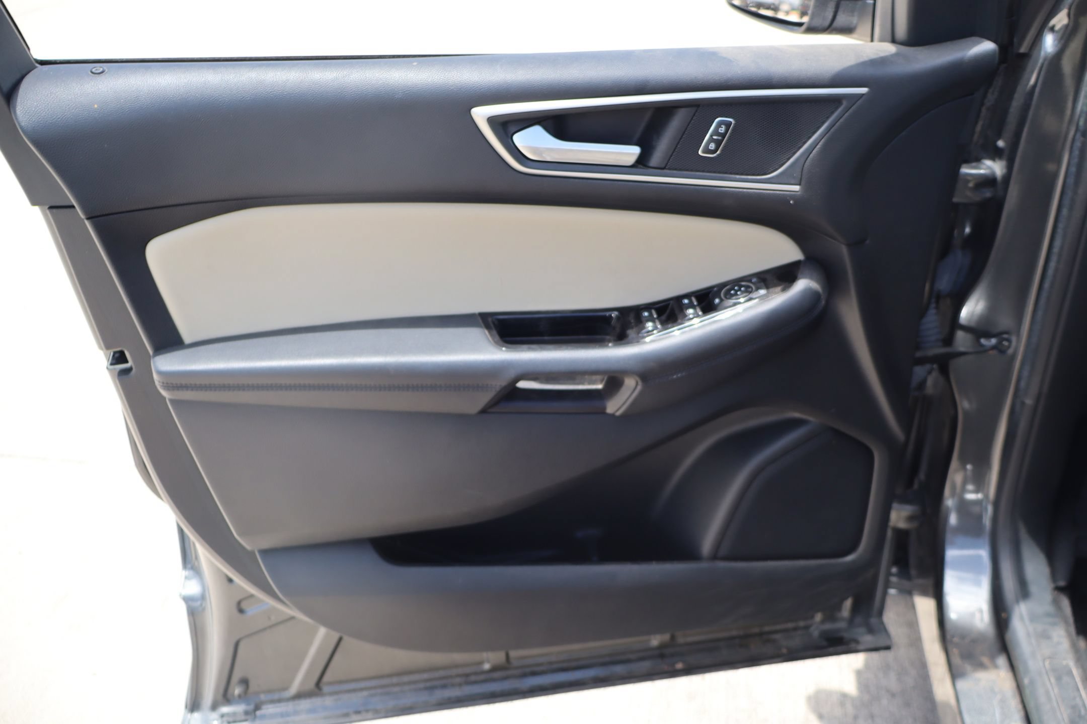 Used 2018 Ford Edge SEL w/ Equipment Group 201A FWD image 12