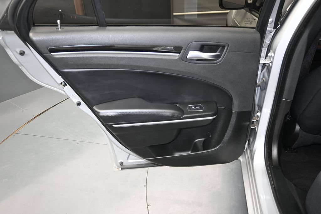 Used 2023 Chrysler 300 Touring w/ Safetytec Plus Group RWD image 20