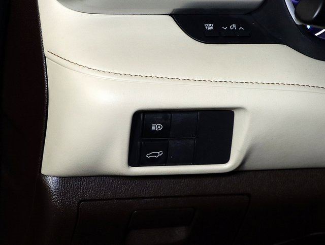 Used 2020 Toyota Highlander XLE image 26