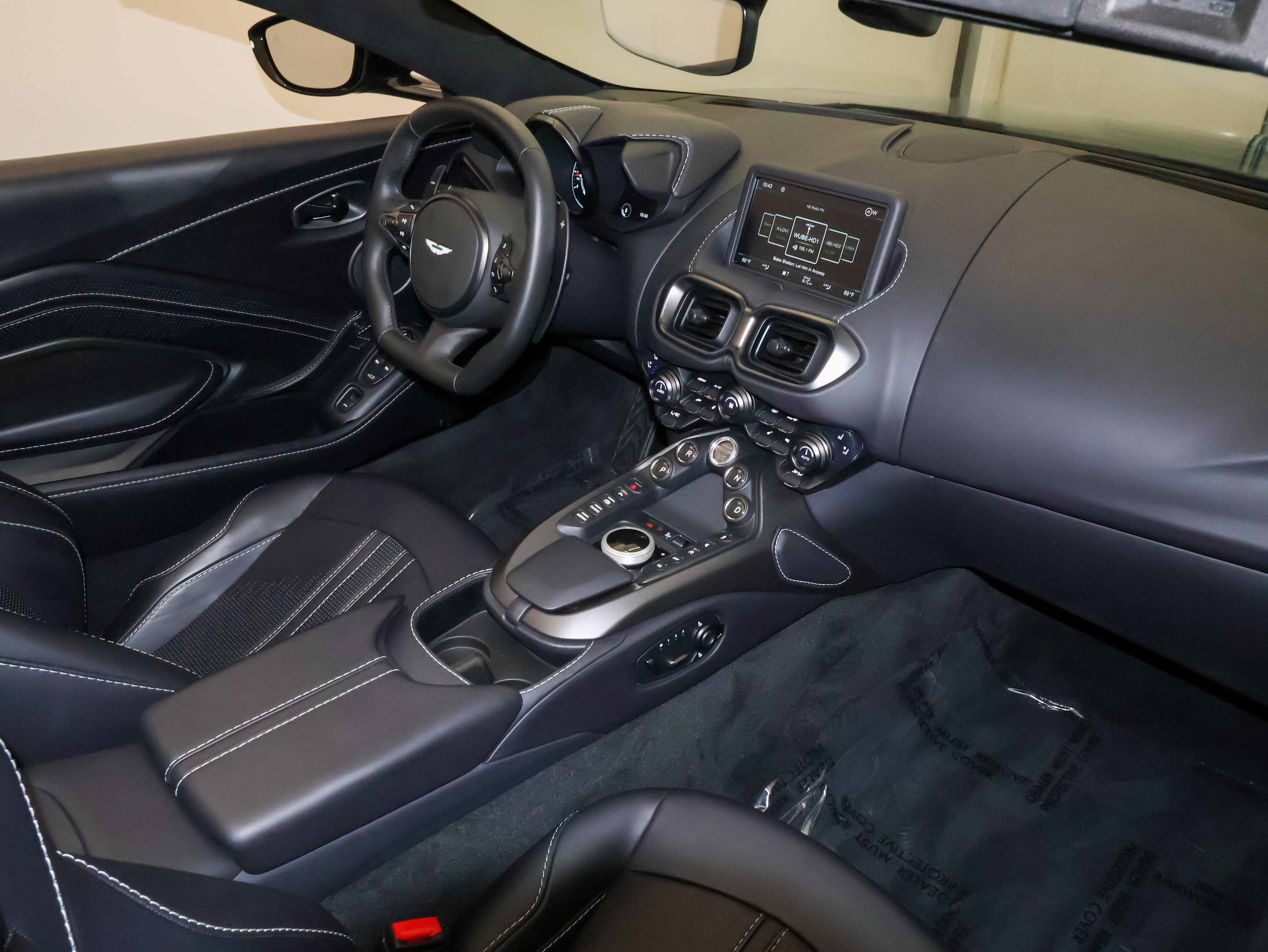 Used 2023 Aston Martin V8 Vantage Roadster RWD image 22