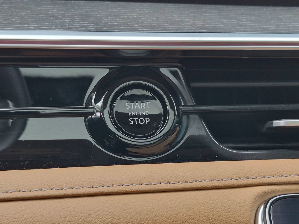 Used 2025 INFINITI QX80 Sensory AWD/4WD image 17