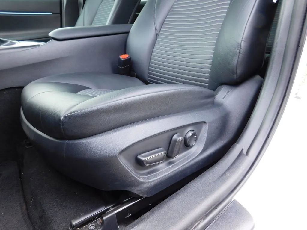 Used 2023 Toyota Camry SE image 10