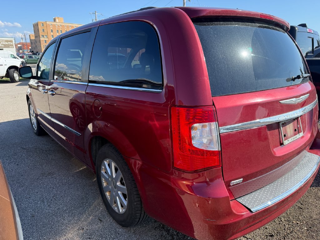 Used 2015 Chrysler Town & Country Touring w/ Driver Convenience Group FWD image 15
