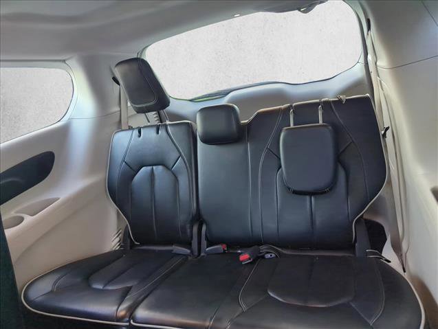 Used 2023 Chrysler Pacifica Limited image 18