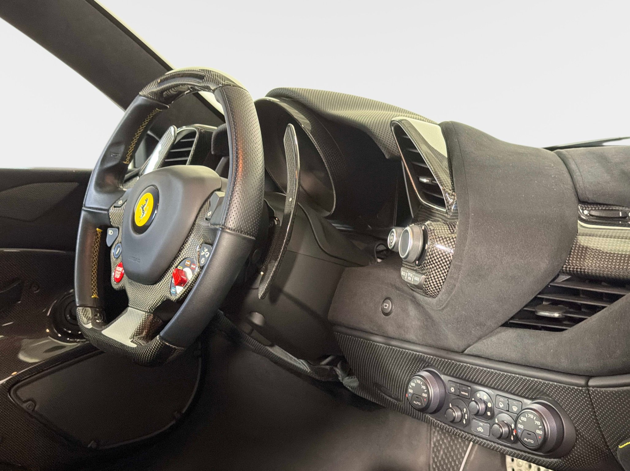 Used 2020 Ferrari 488 Pista Coupe RWD image 30