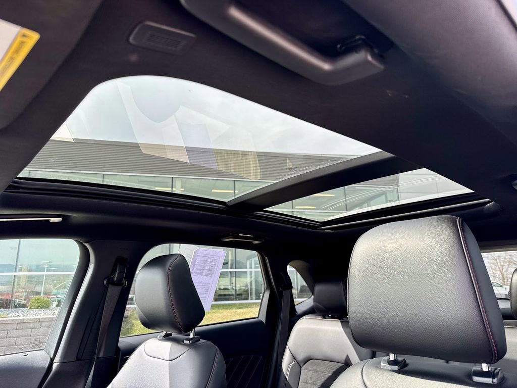 Certified 2021 Ford Edge ST-Line image 31