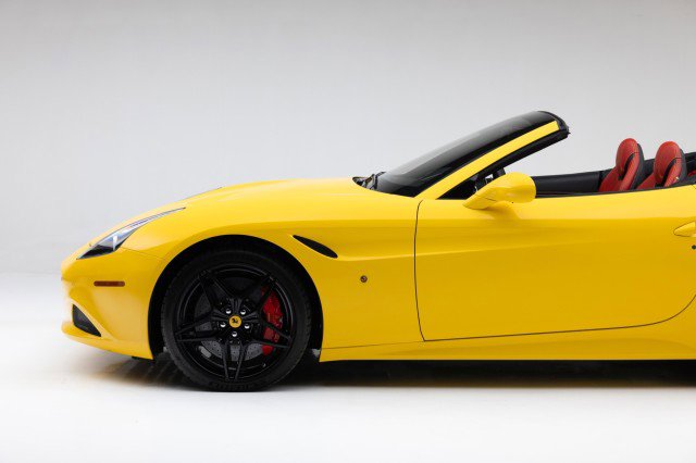 Used 2016 Ferrari California T image 33