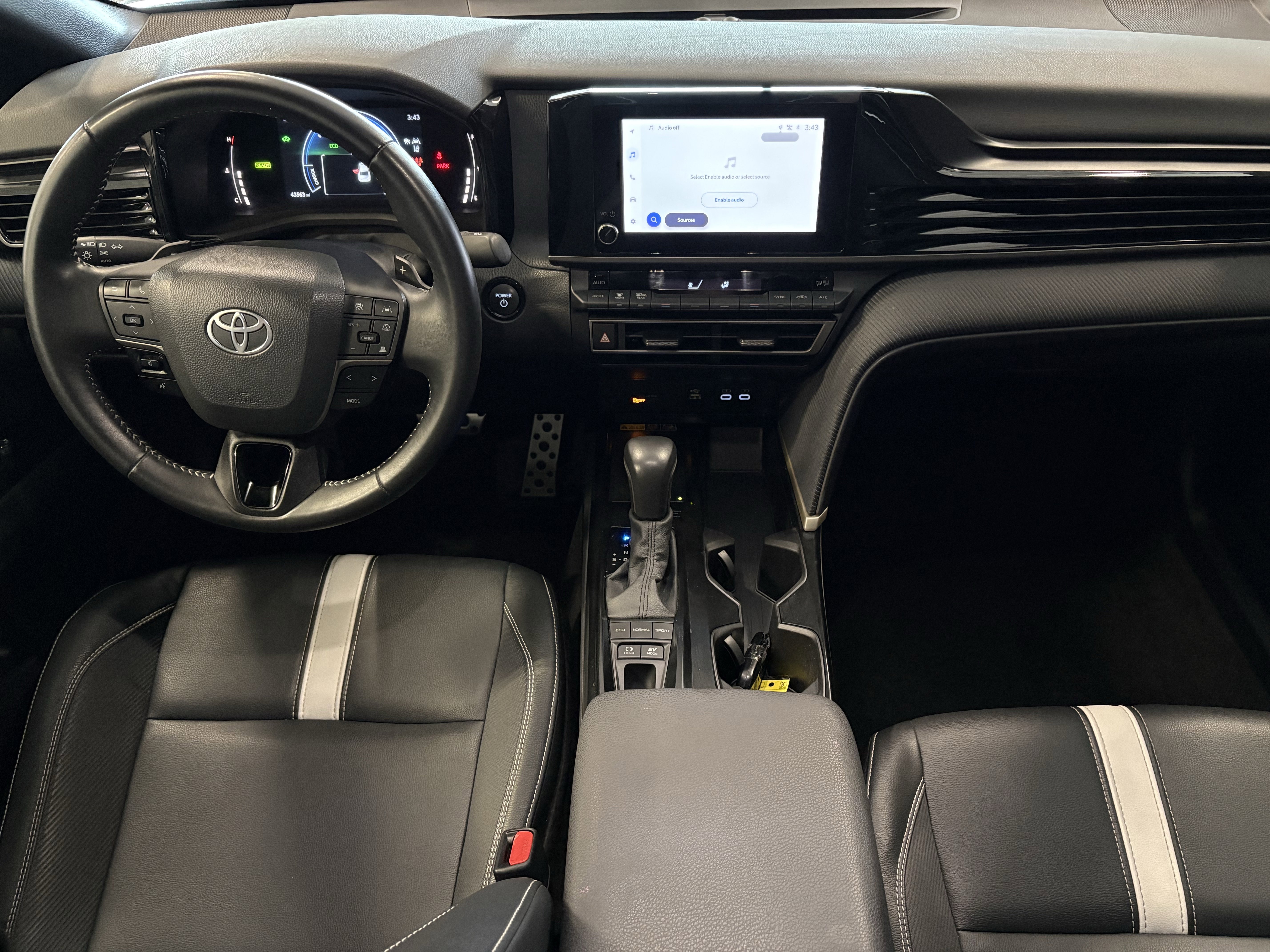 Used 2025 Toyota Camry SE FWD image 10