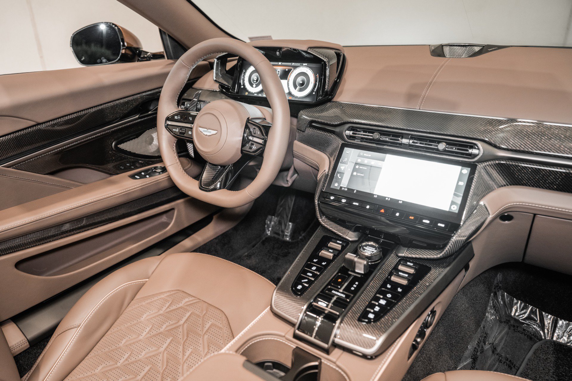 New 2026 Aston Martin Vanquish Convertible RWD image 18