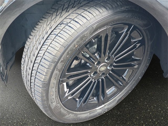 Used 2025 Land Rover Range Rover Evoque Dynamic SE image 31