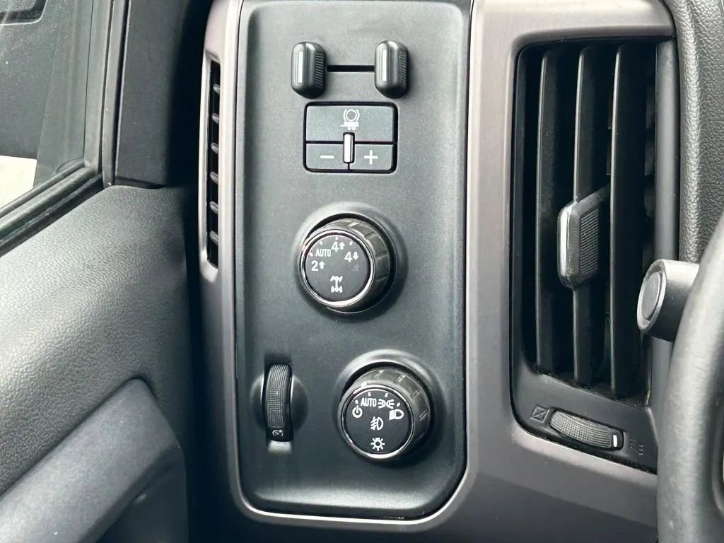 Used 2016 GMC Sierra 1500 SLE w/ All-Terrain Package AWD/4WD image 22