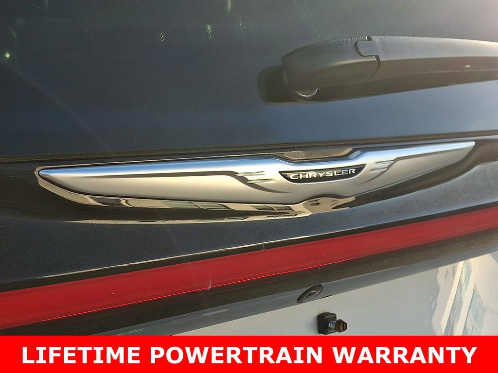 Used 2022 Chrysler Pacifica Touring-L w/ Uconnect Theater Family Group image 32