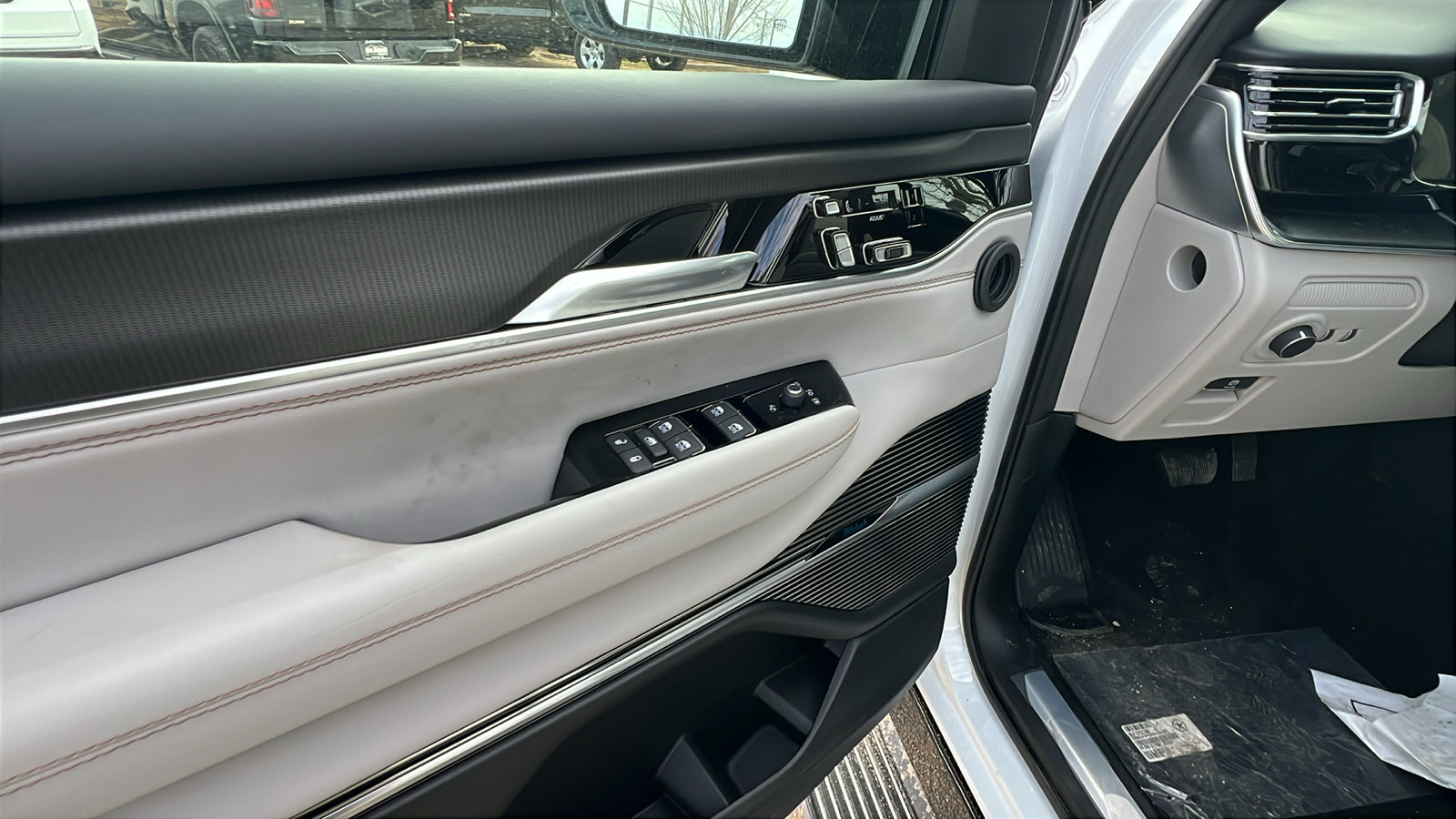 New 2026 Jeep Grand Wagoneer Summit image 15