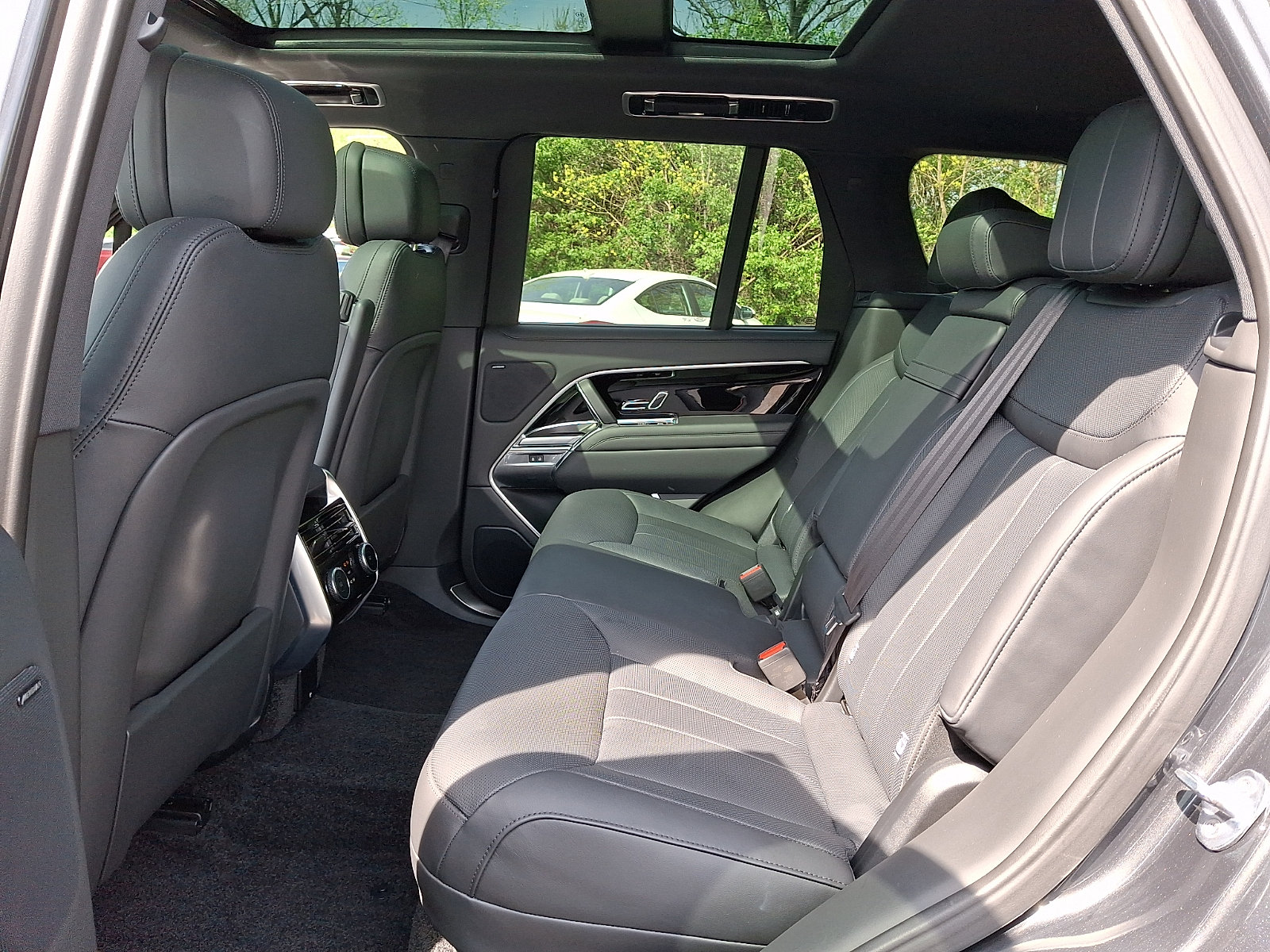 Used 2023 Land Rover Range Rover SE AWD/4WD image 5