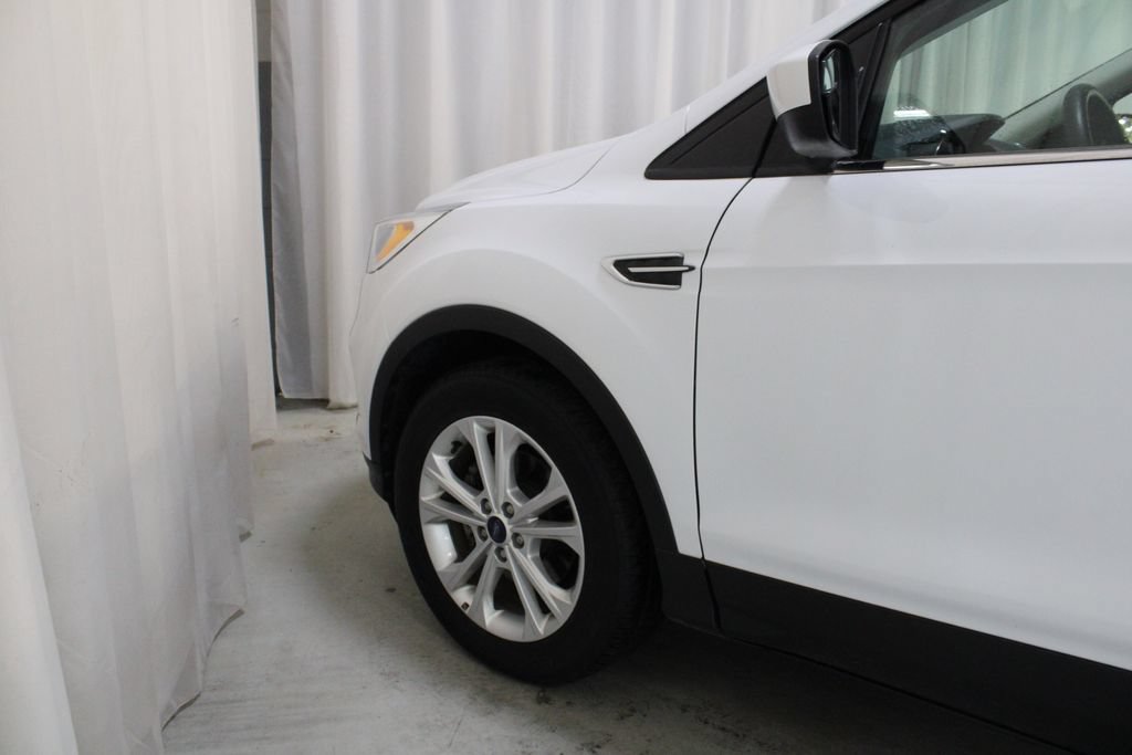 Used 2018 Ford Escape SE FWD image 29