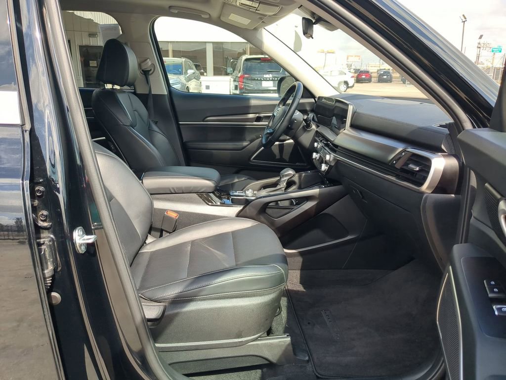 Used 2025 Kia Telluride S image 32