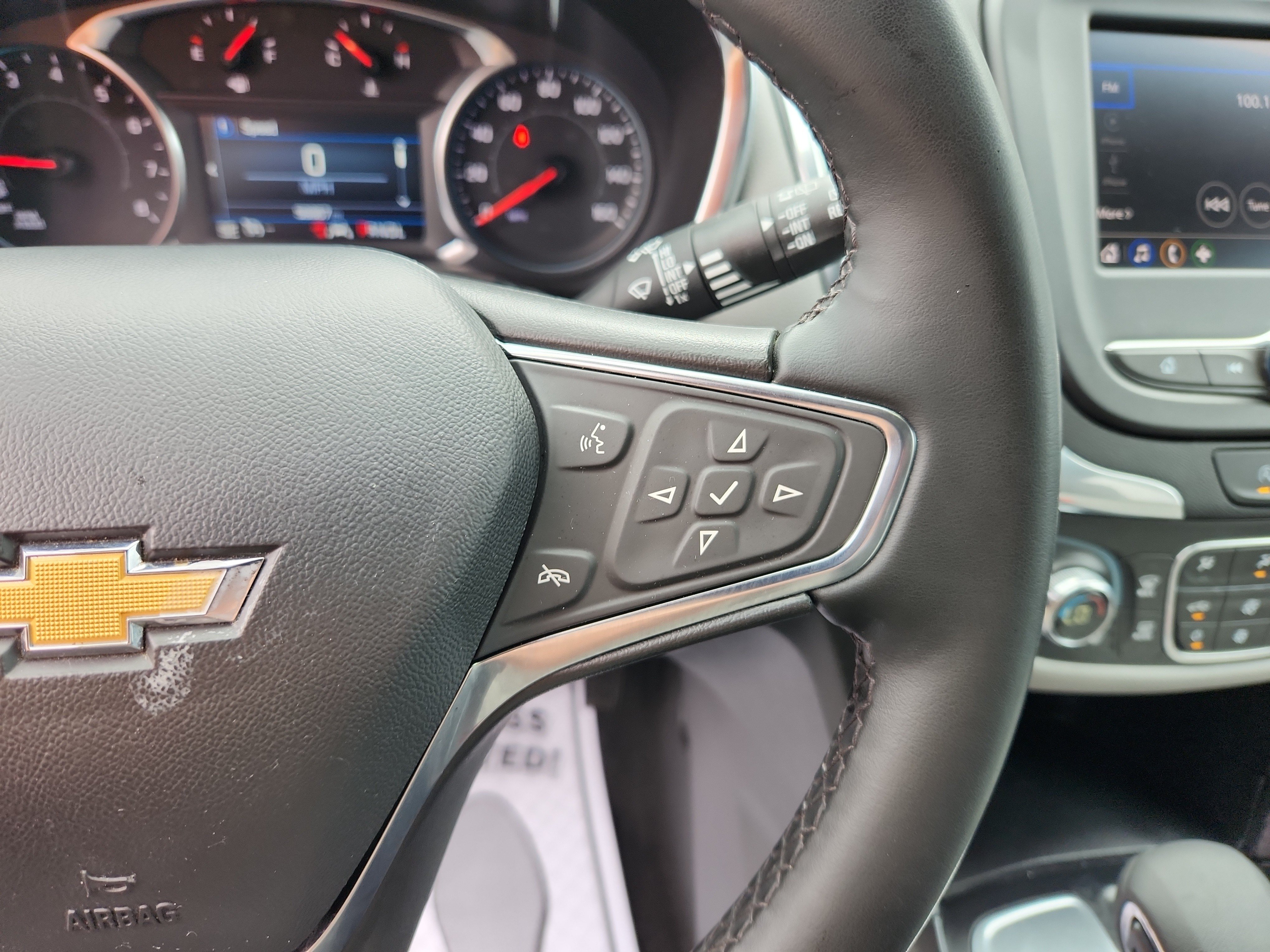 Used 2024 Chevrolet Equinox LT FWD image 30