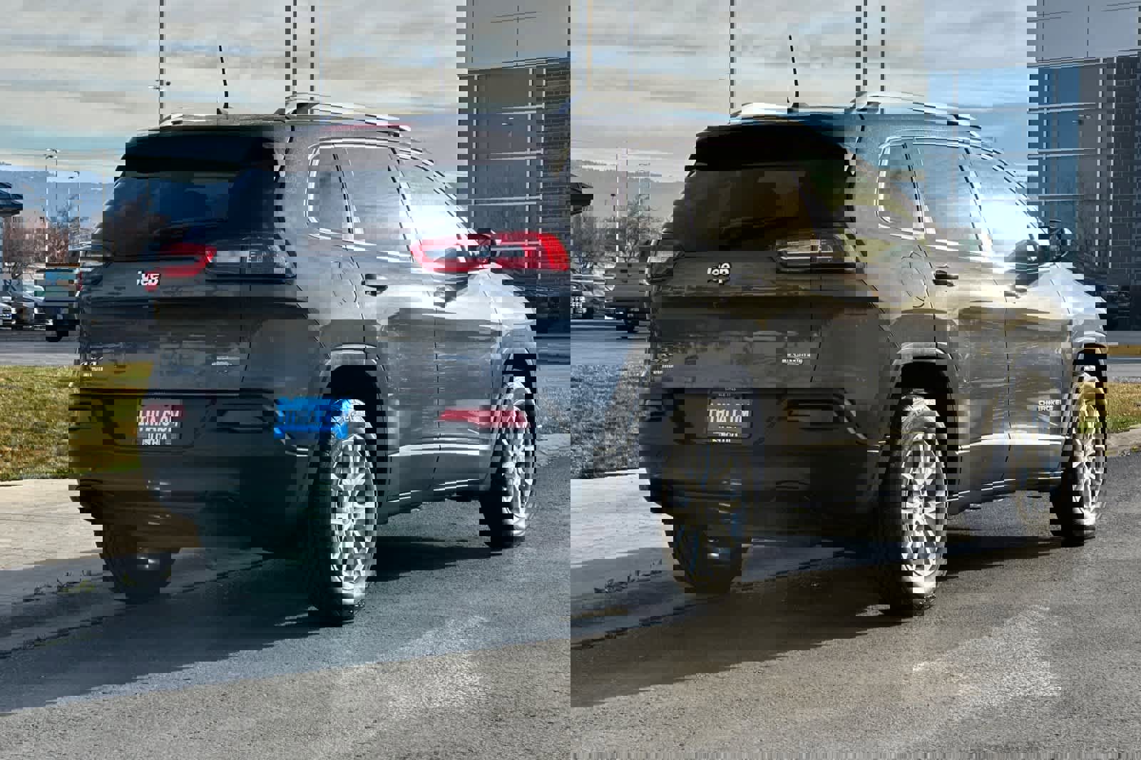 Used 2016 Jeep Cherokee Latitude image 2