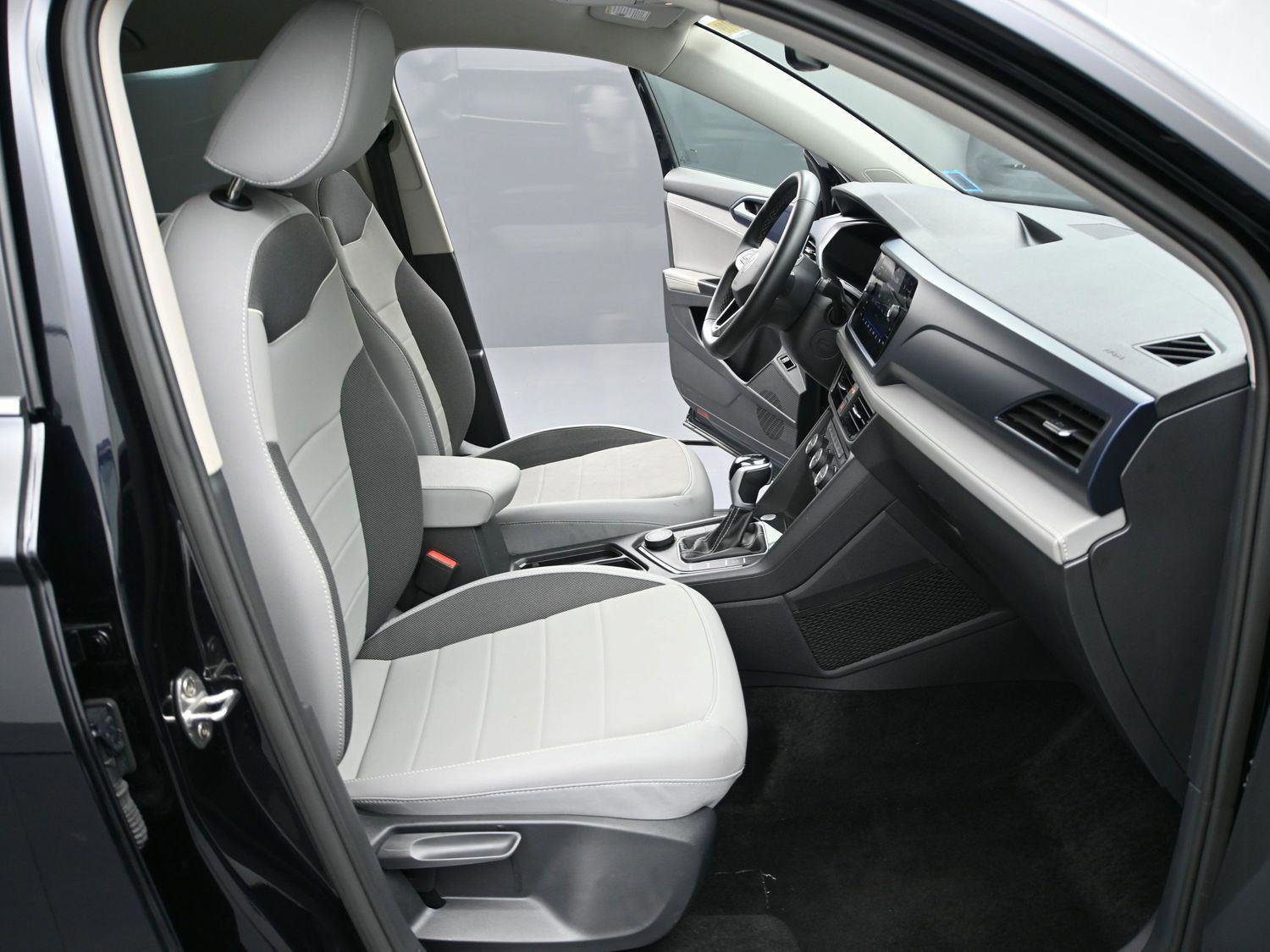 Used 2024 Volkswagen Taos SE image 18