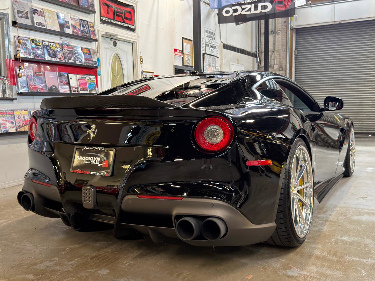 Used 2013 Ferrari F12 Berlinetta RWD image 6