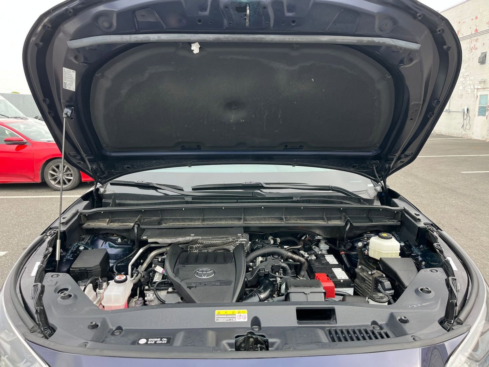 Used 2025 Toyota Highlander LE FWD image 34