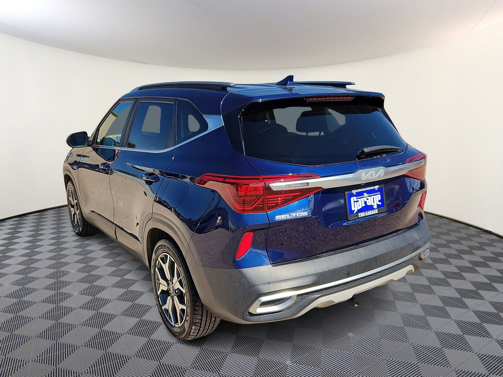 Used 2023 Kia Seltos EX image 3