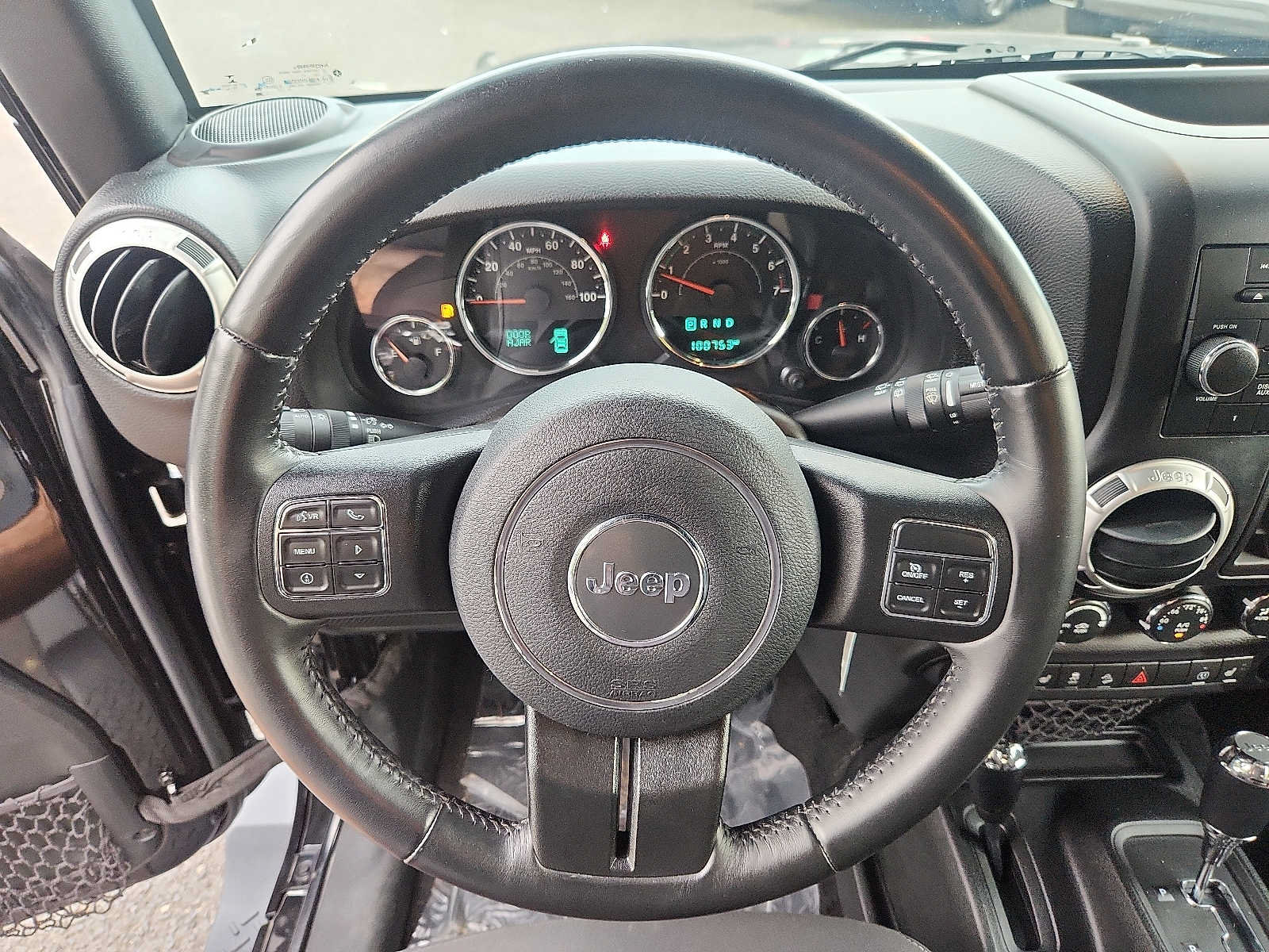 Used 2016 Jeep Wrangler Unlimited Sahara w/ Dual Top Group AWD/4WD image 18