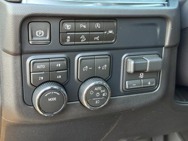 New 2026 Chevrolet Suburban Premier w/ Sun And Tow Package AWD/4WD image 19