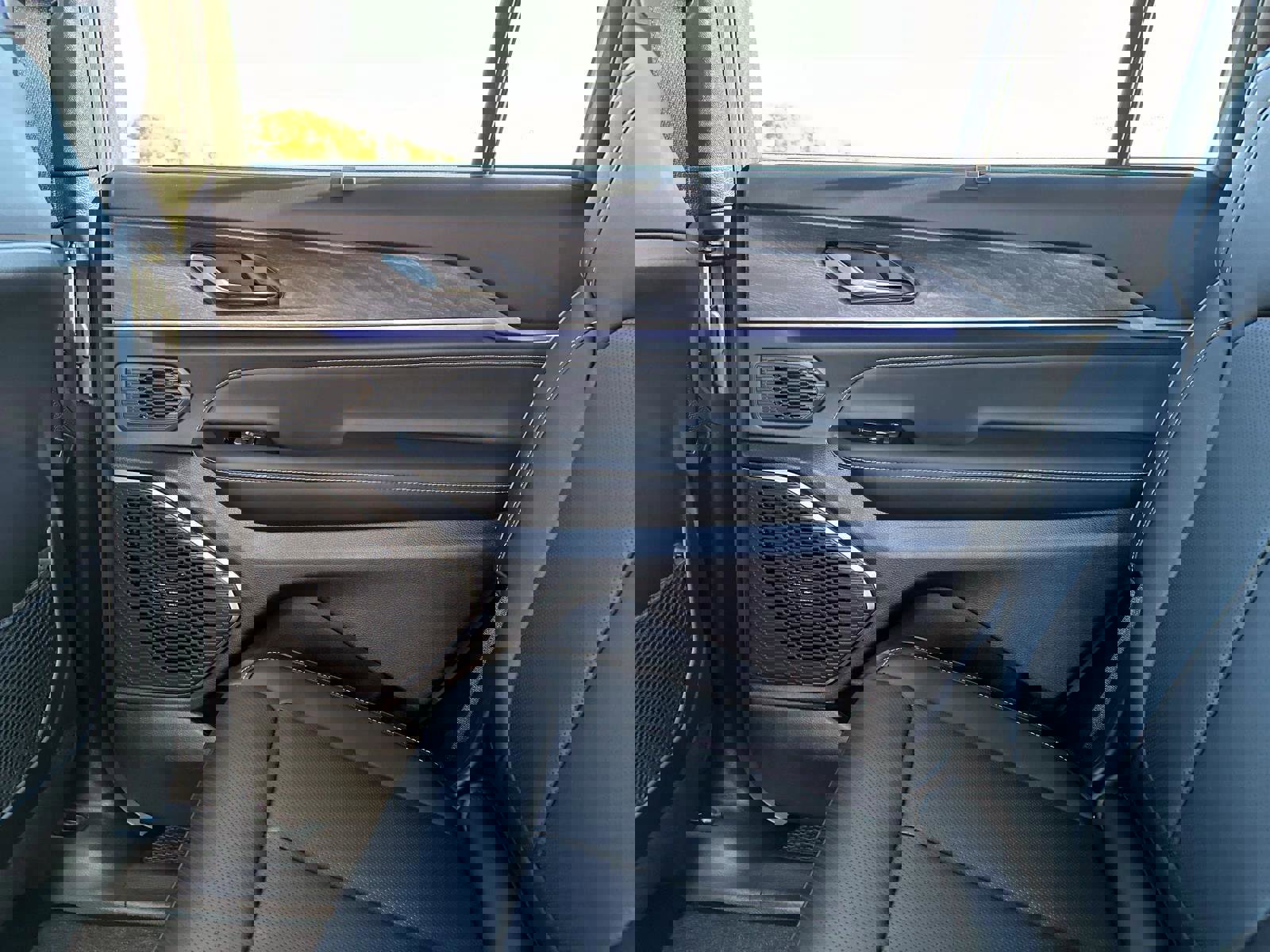 New 2025 Jeep Grand Cherokee L Overland w/ Advanced Protech Group III image 17