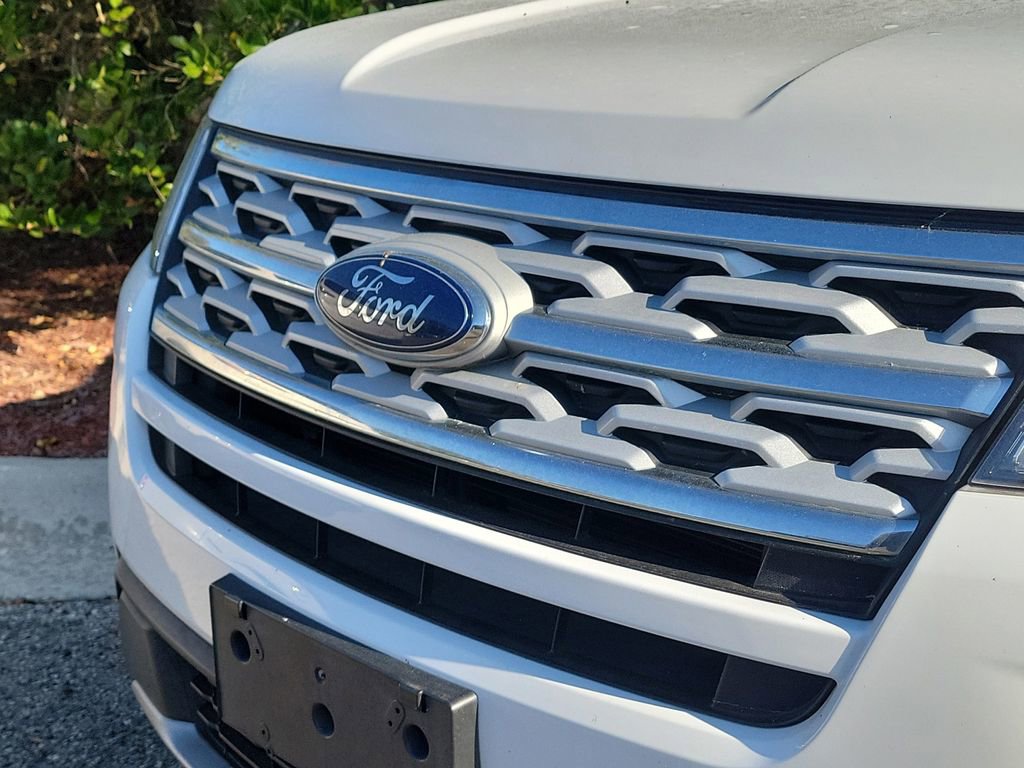 Used 2018 Ford Explorer XLT image 3