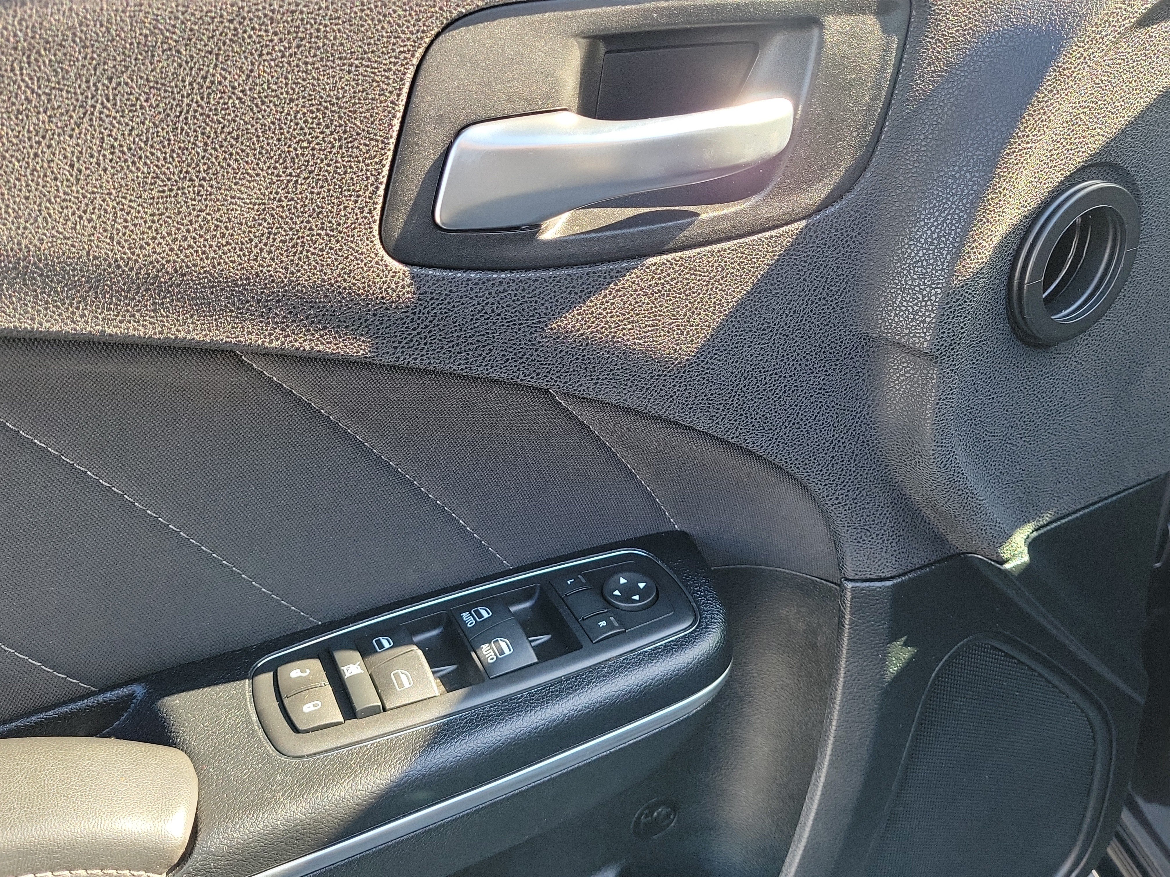 Used 2016 Dodge Charger SXT RWD image 12