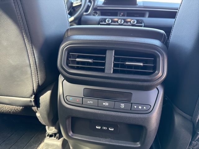 Used 2025 Honda Pilot Touring image 19