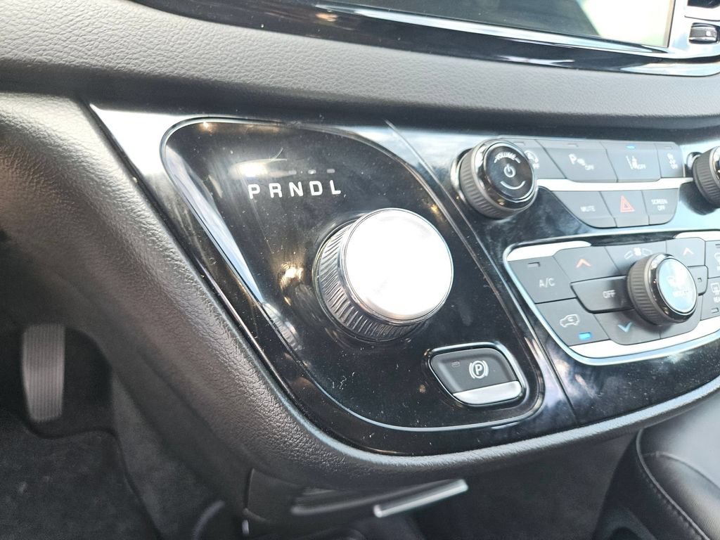 Used 2025 Chrysler Pacifica Select FWD image 29