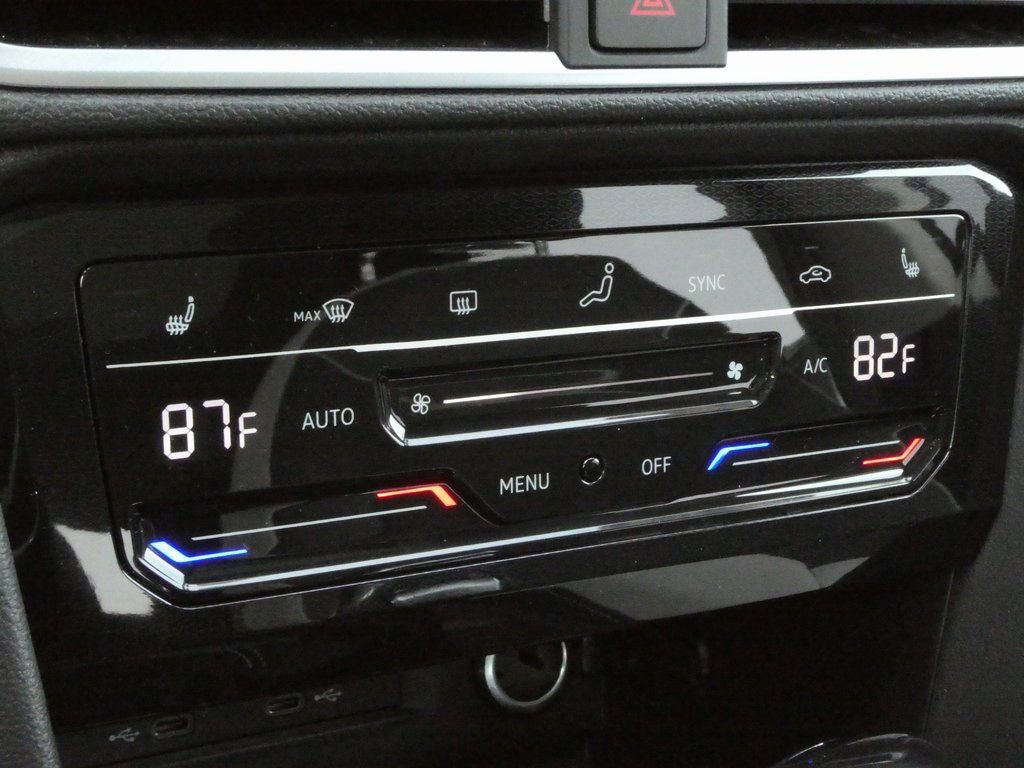 Certified 2025 Volkswagen Taos SE image 13