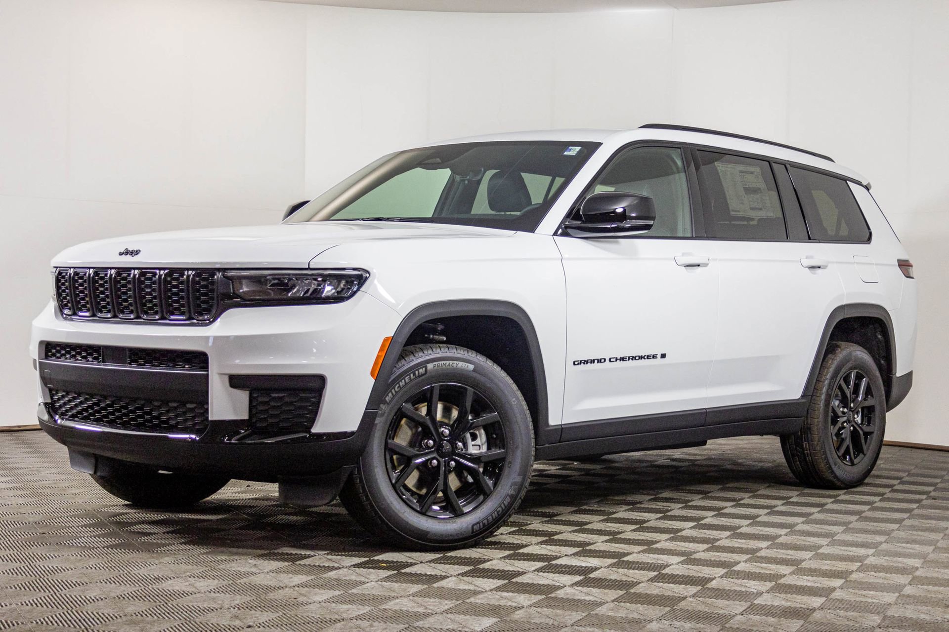 New 2025 Jeep Grand Cherokee L Altitude image 2