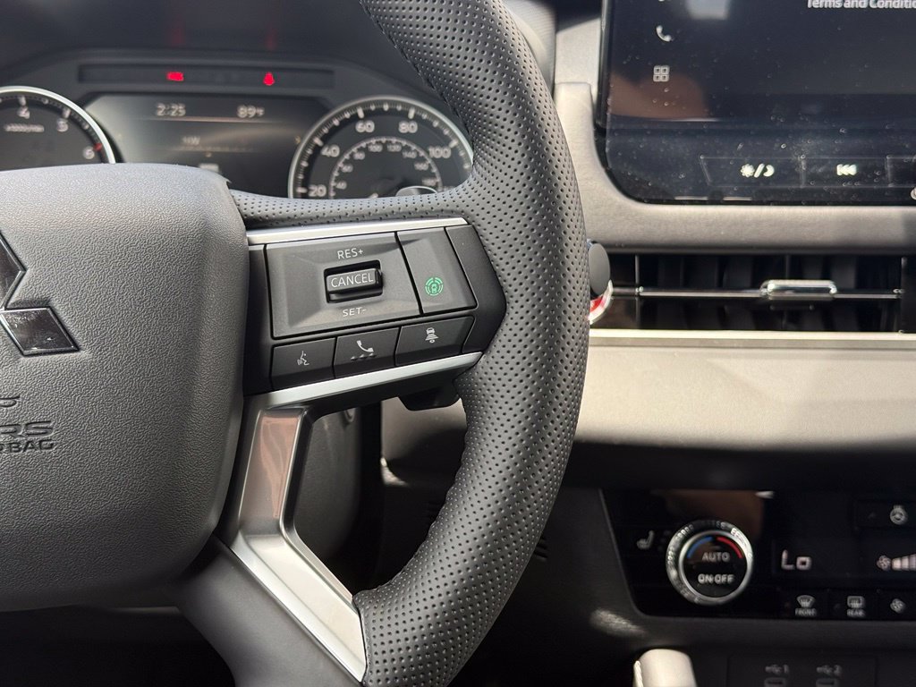 New 2026 Mitsubishi Outlander AWD image 9