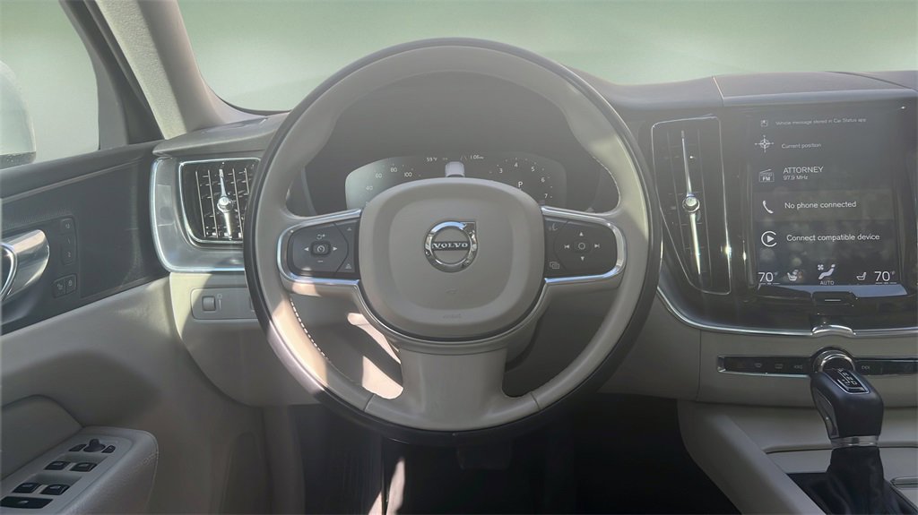 Used 2018 Volvo XC60 T5 Momentum w/ Vision Package image 14