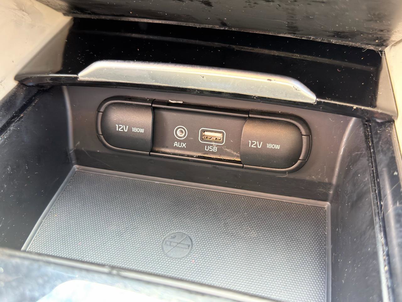 Used 2018 Kia Cadenza Premium FWD image 17