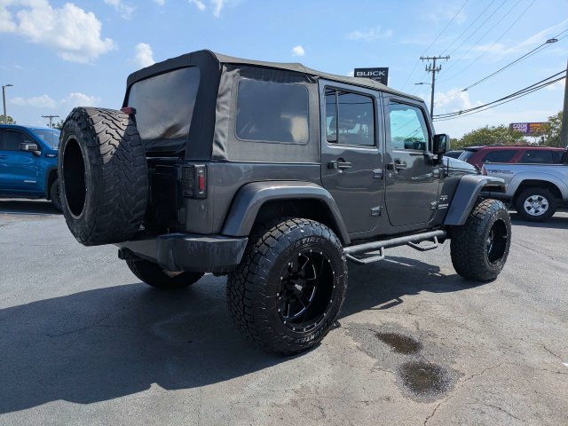 Used 2017 Jeep Wrangler Unlimited Sahara w/ Connectivity Group AWD/4WD image 5