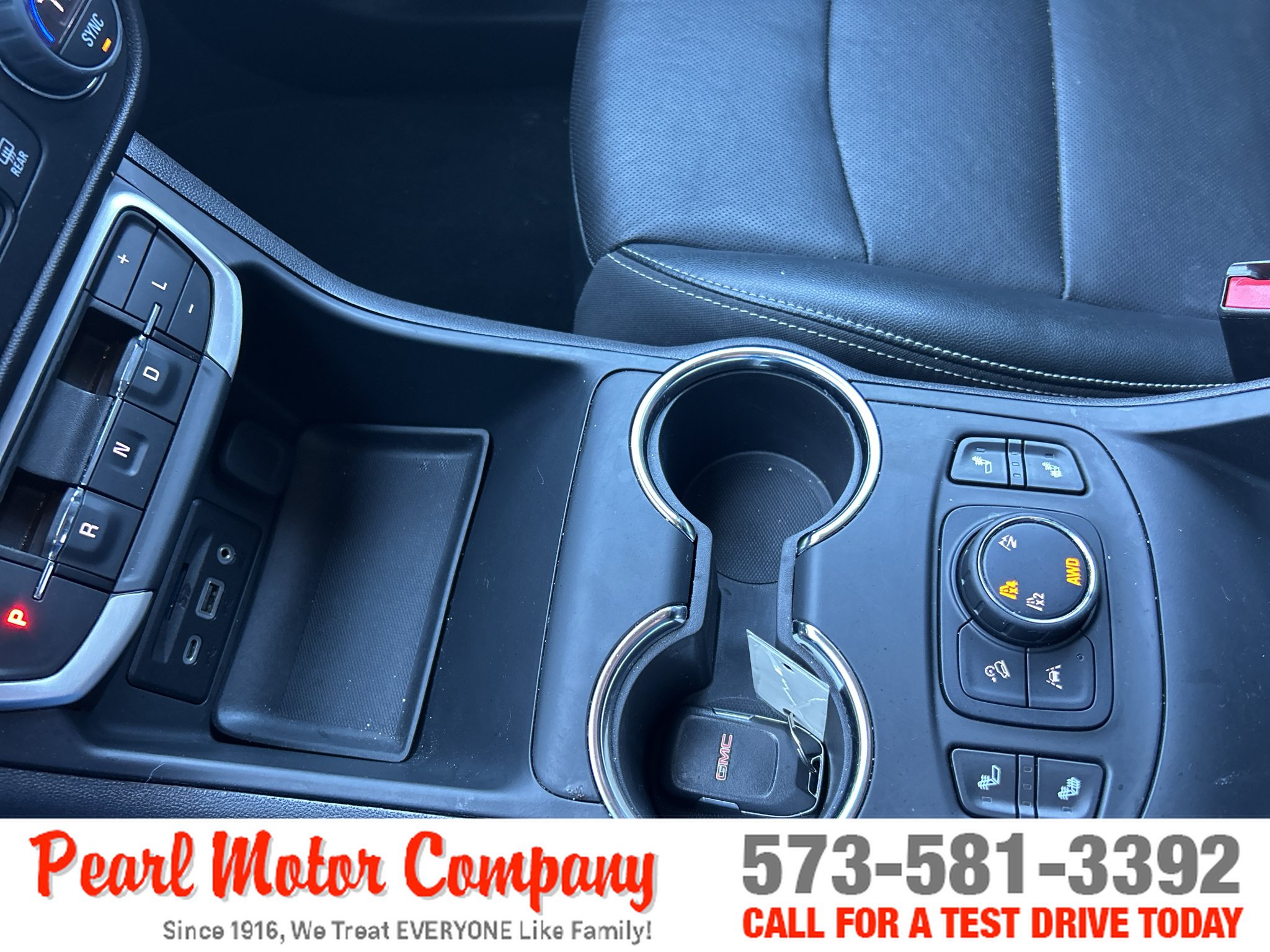 Used 2024 GMC Terrain SLT AWD/4WD image 19