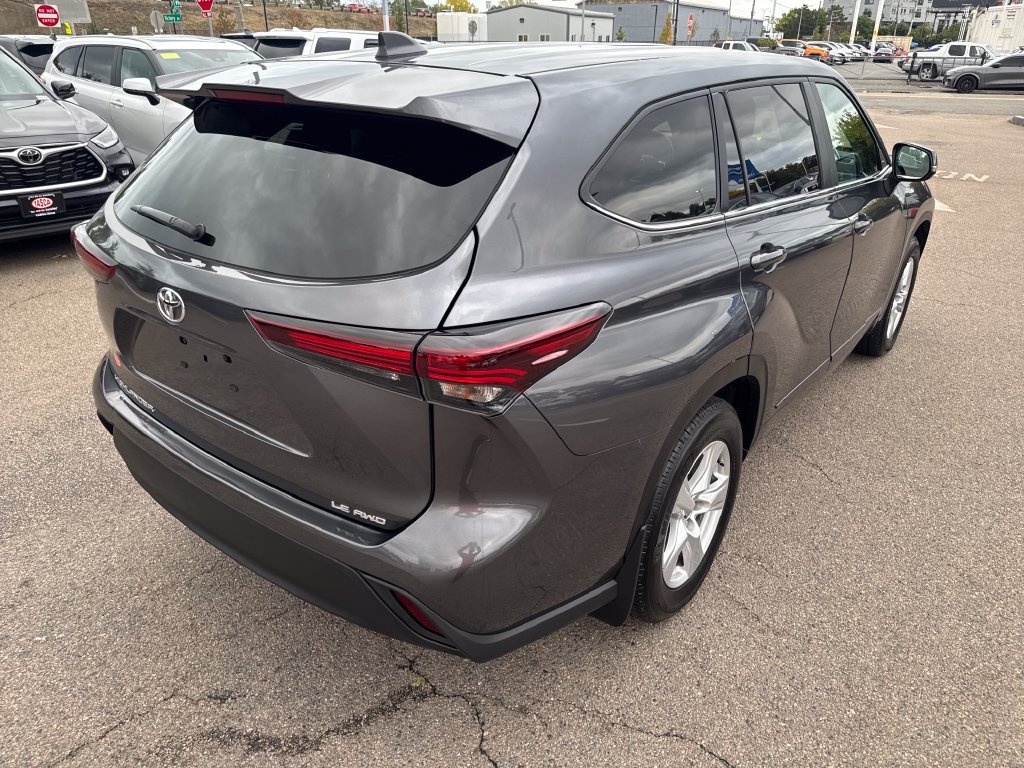Used 2025 Toyota Highlander LE AWD/4WD image 9