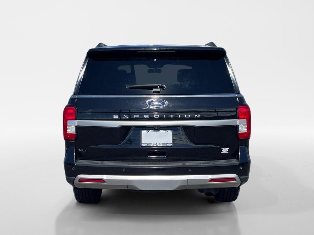 Certified 2024 Ford Expedition XLT image 5
