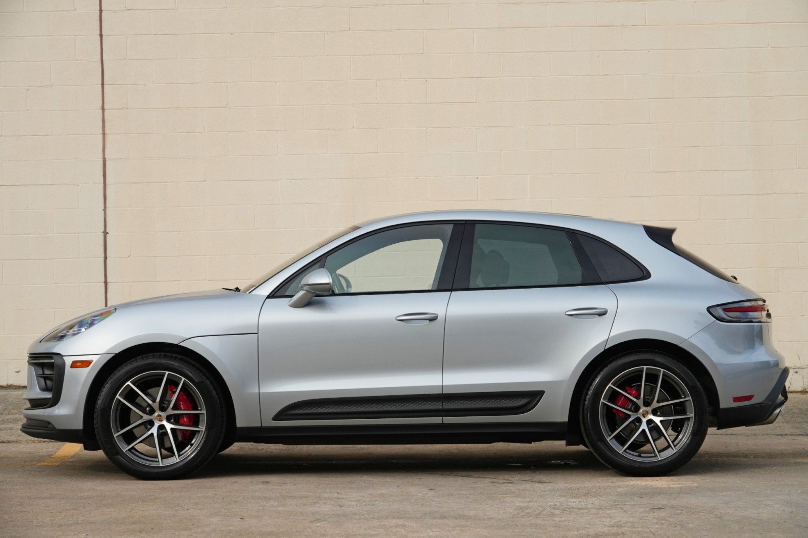 Used 2023 Porsche Macan S AWD/4WD image 9