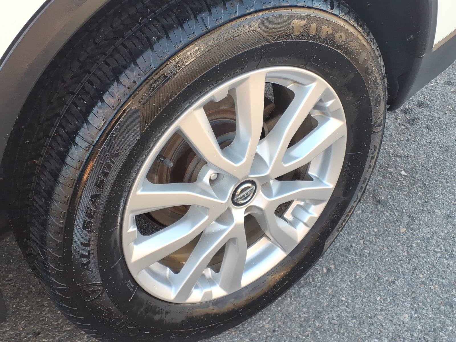 Used 2017 Nissan Rogue SV FWD image 11