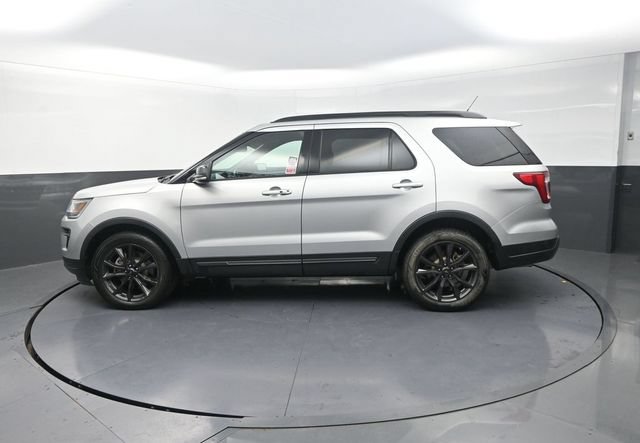 Used 2019 Ford Explorer XLT w/ Equipment Group 202A AWD/4WD image 6
