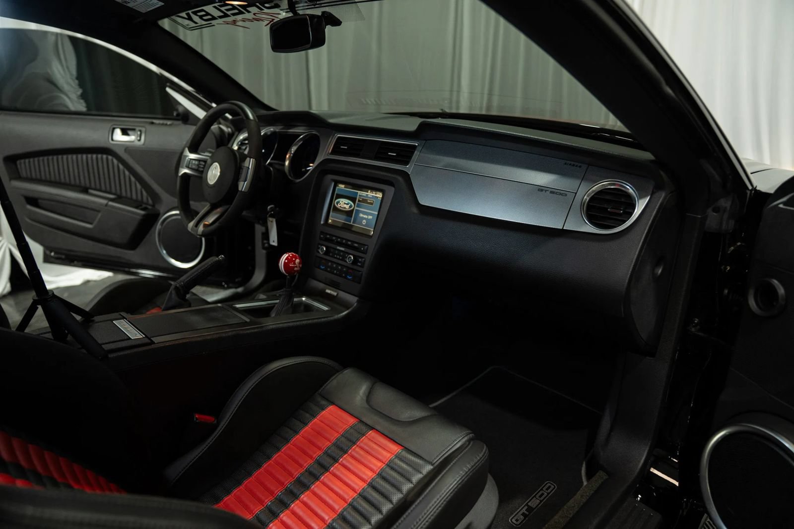 Used 2013 Ford Mustang Shelby GT500 w/ Electronics Pkg RWD image 27