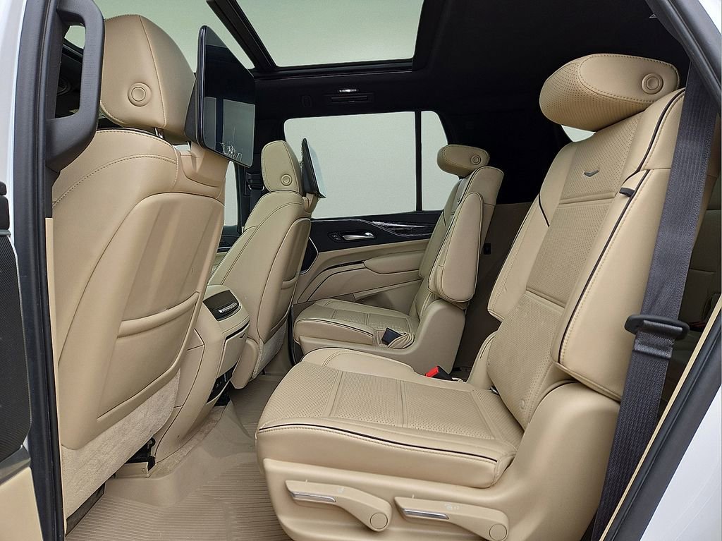 Used 2021 Cadillac Escalade Premium Luxury image 15