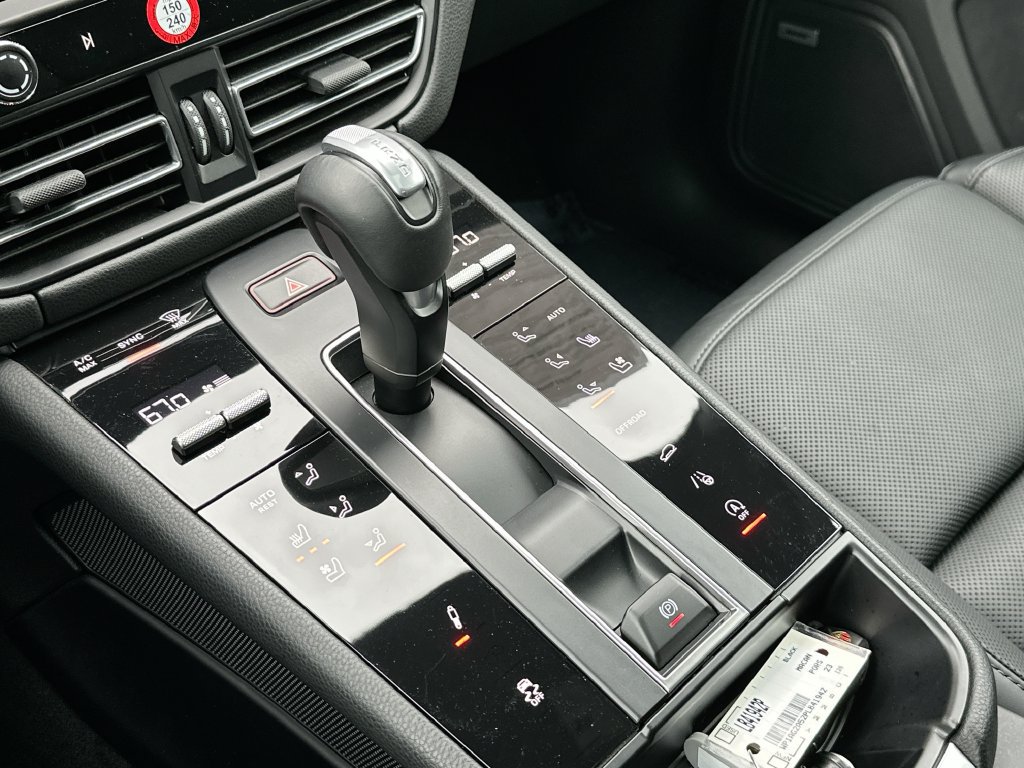 Certified 2023 Porsche Macan S AWD/4WD image 19