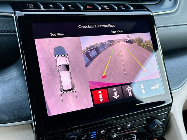 Used 2025 Jeep Grand Cherokee Limited w/ Luxury Tech Group II image 14